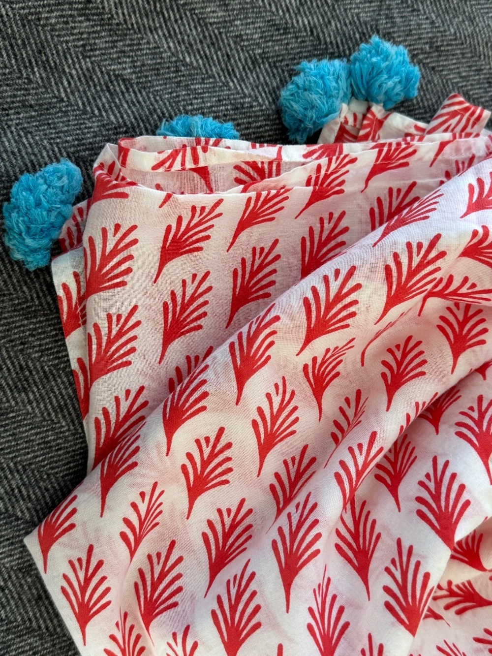 SERENA AND LILY, SARONG - PAREO - WRAP - BEACH TOWEL WITH TASSELS.